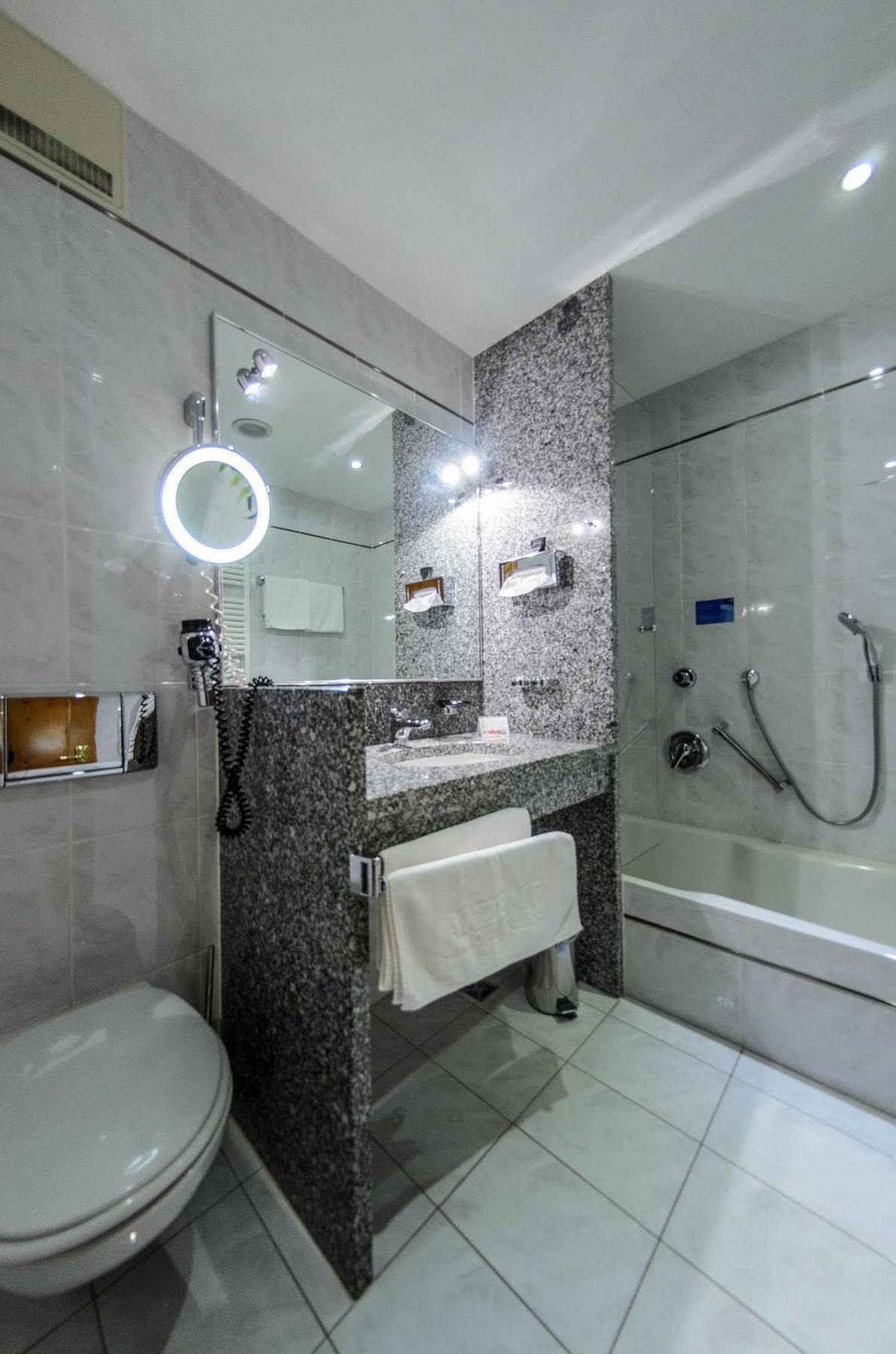 Akzent Hotel Goldner Hirsch Kamenz Luaran gambar